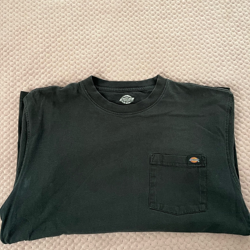 Dickies black pocket tee